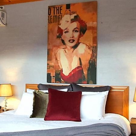 Great Escape Lofts Aparthotel Глостър Екстериор снимка