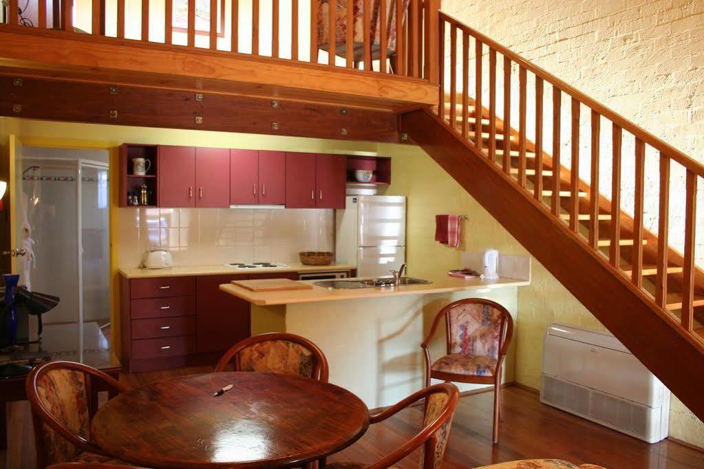 Great Escape Lofts Aparthotel Глостър Екстериор снимка
