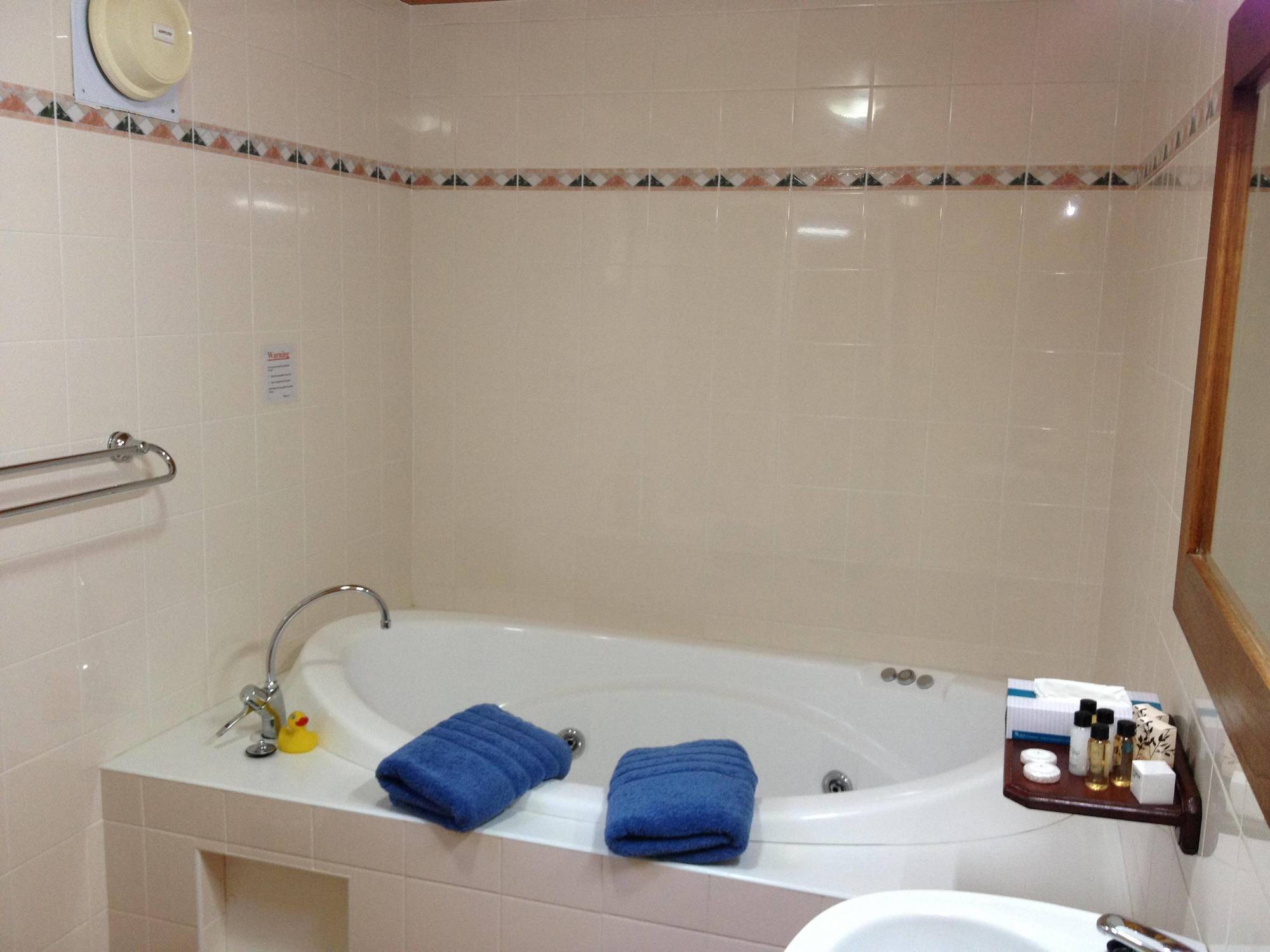 Great Escape Lofts Aparthotel Глостър Екстериор снимка